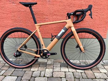 3T, Exploro Team Rival AXS 1X