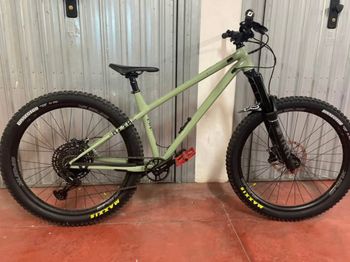 Used Commencal META HT AM RIDE 2022 2022 Mountainbike, Green, 29, 27.5 — image 1 of 11