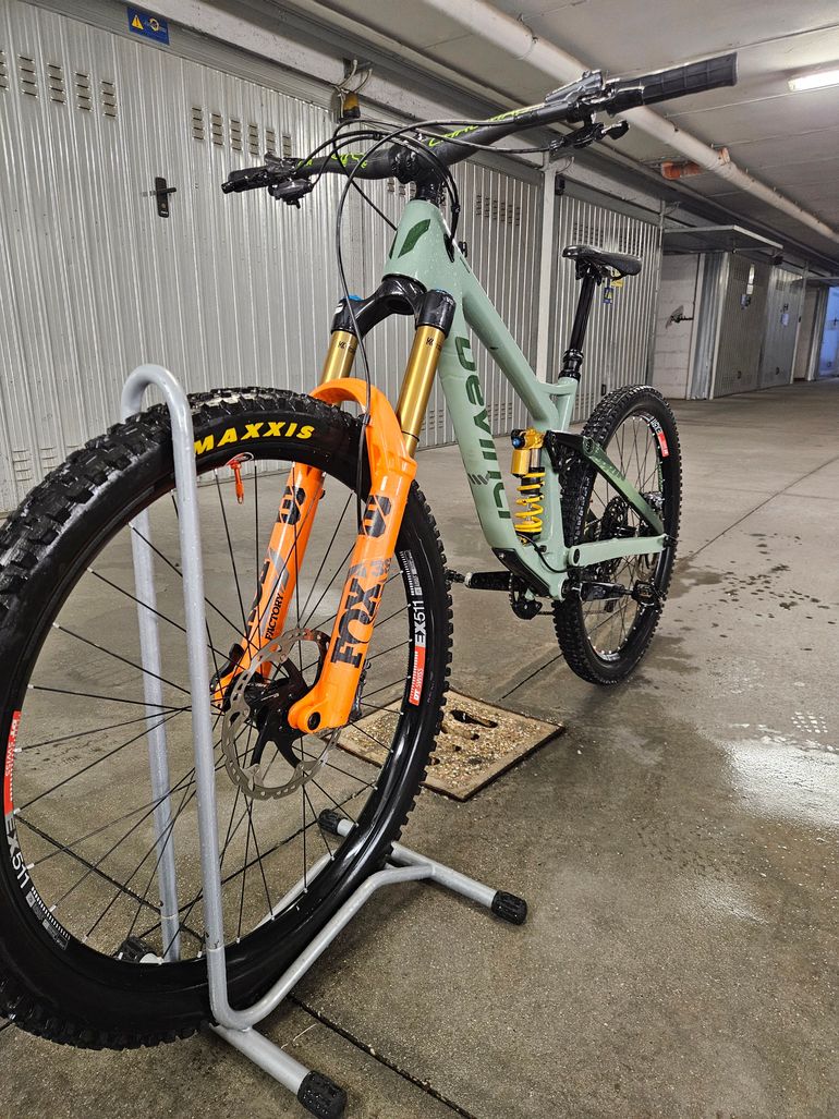 Used Devinci Spartan Carbon XT 12S 2021 2021 Mountainbike, Green, 29 — image 2 of 8
