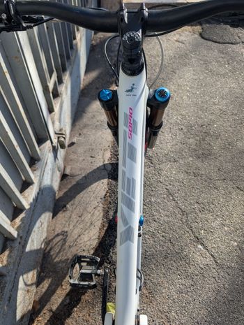 Yeti SB140 27.5 C2 2022 2022 Mountainbike usato, Bianco — immagine 2 di 6