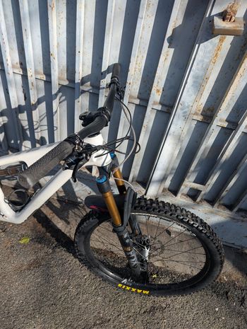 Yeti SB140 27.5 C2 2022 2022 Mountainbike usato, Bianco — immagine 3 di 6