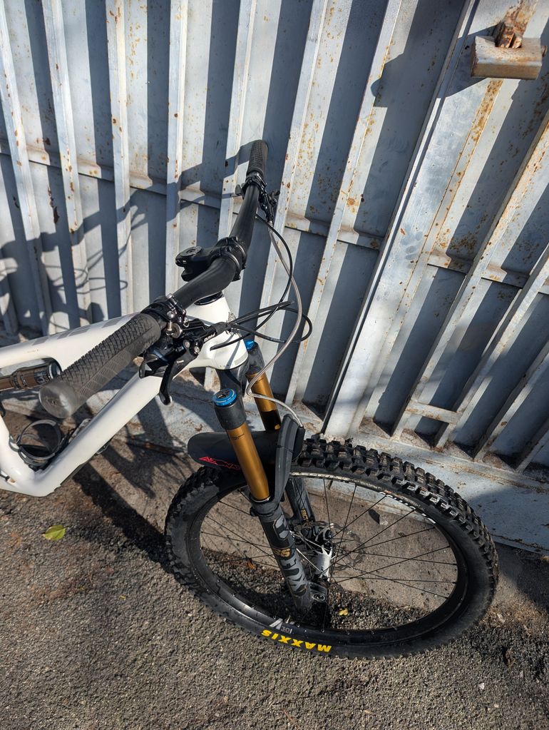 Yeti SB140 27.5 C2 2022 2022 Mountainbike usato, Bianco — immagine 3 di 6