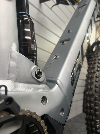 Scott Genius eRIDE 930 2022 2022 Mountainbike usato, Grigio chiaro — immagine 4 di 5