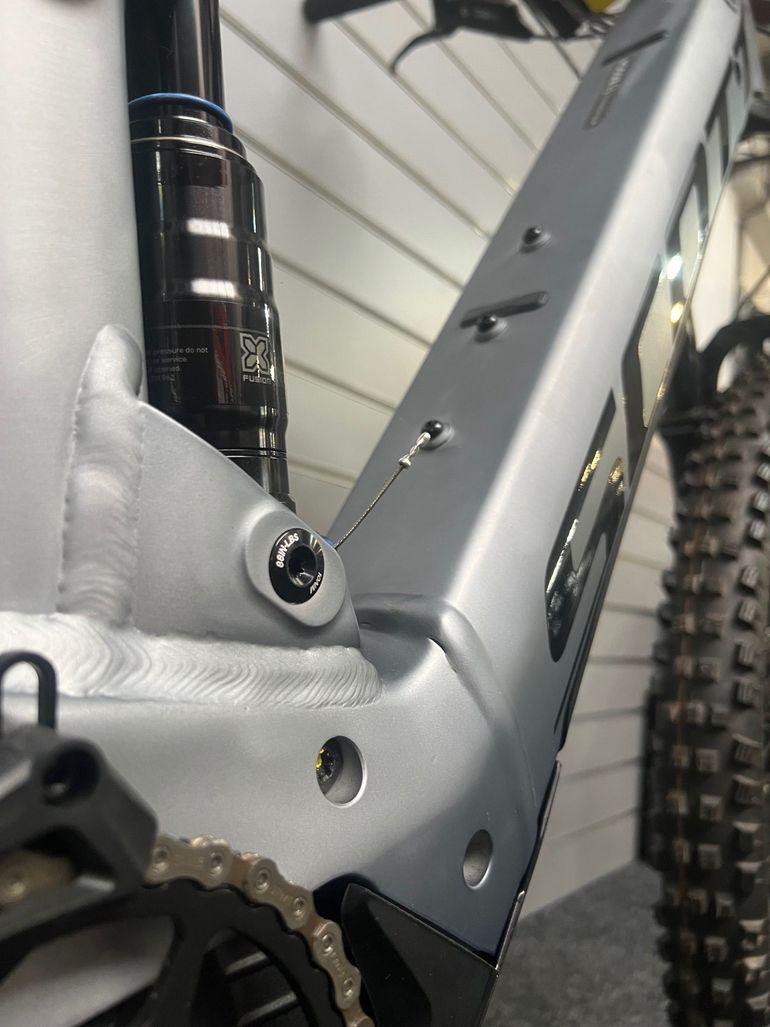Scott Genius eRIDE 930 2022 2022 Mountainbike usato, Grigio chiaro — immagine 4 di 5