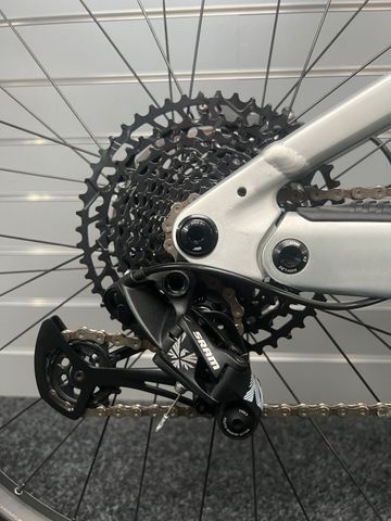 Scott Strike eRIDE 920 EVO 2023 2023 Mountainbike usato, Bianco — immagine 2 di 5
