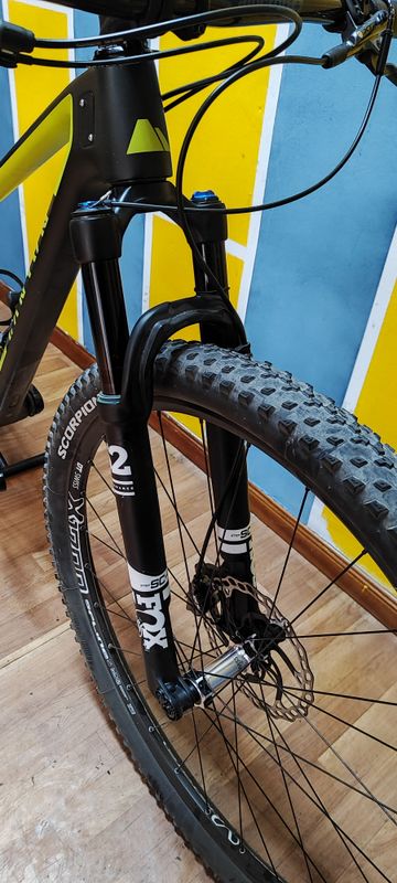 Used Canyon Exceed CF SL 6.0 Pro Race 2017 Mountainbike, Black — image 4 of 5
