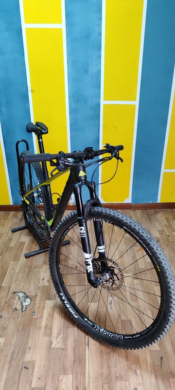 Used Canyon Exceed CF SL 6.0 Pro Race 2017 Mountainbike, Black — image 2 of 5