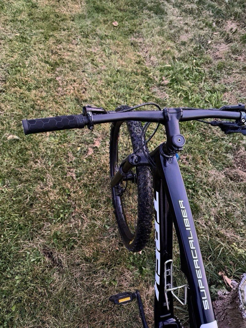 Used Trek Supercaliber 9.7 2021 2021 Mountainbike, Black, 29 — image 2 of 7