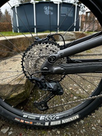 Used Commencal CLASH ESSENTIAL 2022 2022 Mountainbike, Light Gray, 27.5 — image 3 of 7