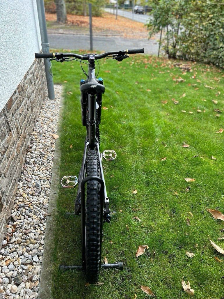 Used Commencal CLASH ESSENTIAL 2022 2022 Mountainbike, Light Gray, 27.5 — image 4 of 7