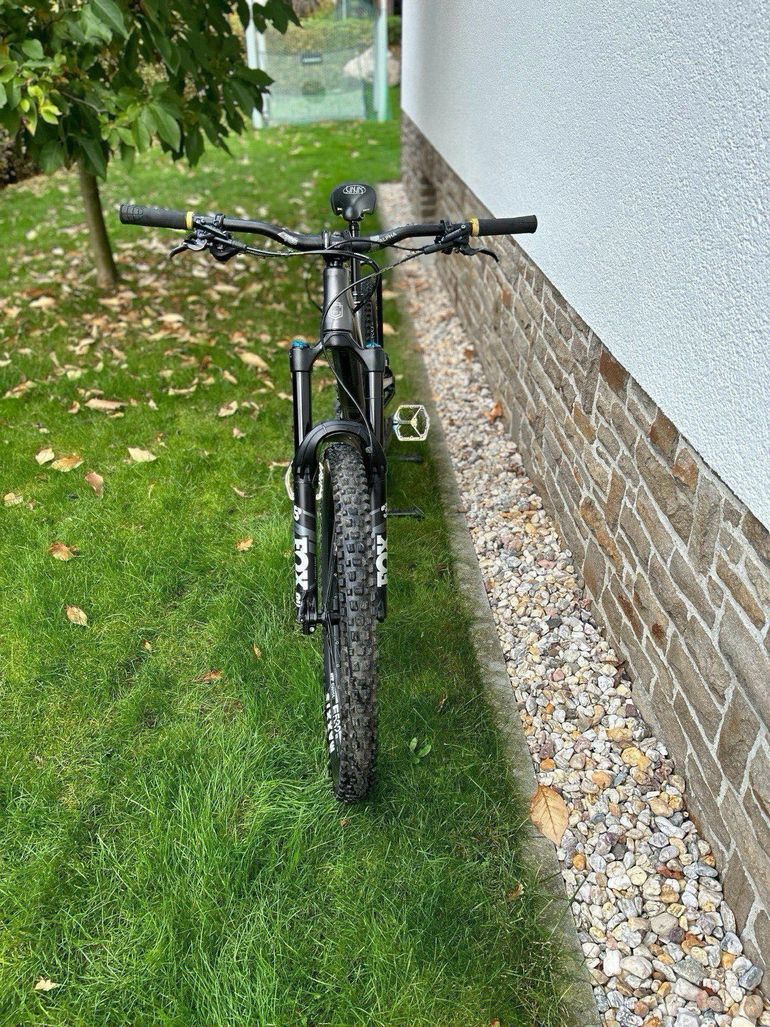 Used Commencal CLASH ESSENTIAL 2022 2022 Mountainbike, Light Gray, 27.5 — image 2 of 7