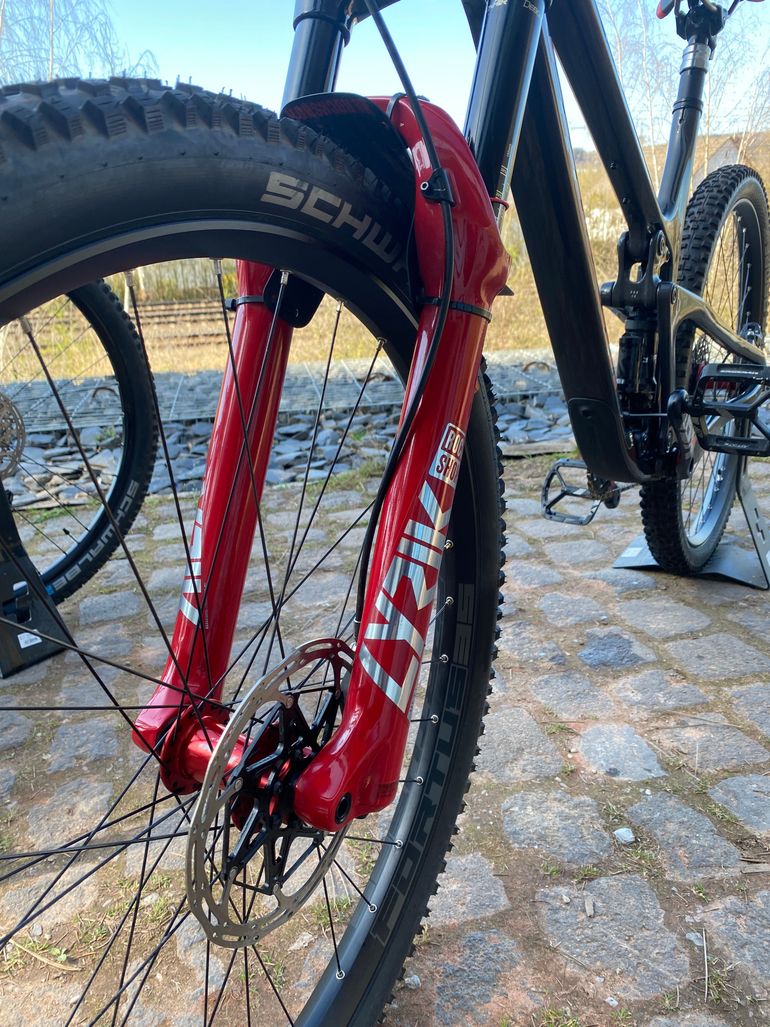 Used Propain Hugene CF 29" Custom 2023 2023 Mountainbike — image 4 of 9