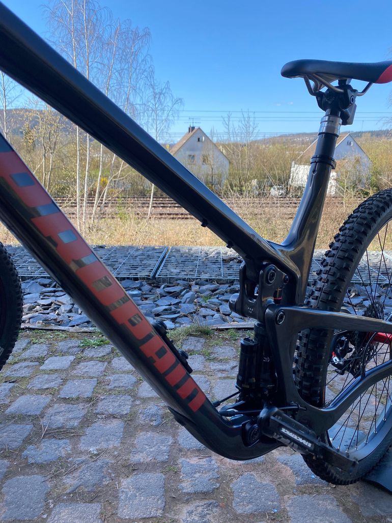 Used Propain Hugene CF 29" Custom 2023 2023 Mountainbike — image 7 of 9