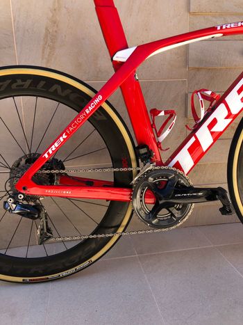 Used Trek Madone SLR 9 Disc 2019 2019 Road & Gravel, Rojo — image 7 of 7