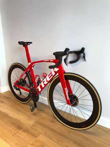 Used Trek Madone SLR 9 Disc 2019 2019 Road & Gravel, Rojo — image 2 of 7
