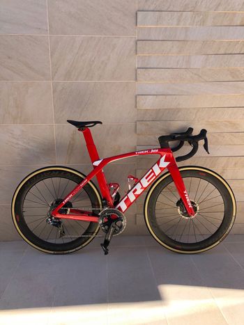 Used Trek Madone SLR 9 Disc 2019 2019 Road & Gravel, Rojo — image 5 of 7