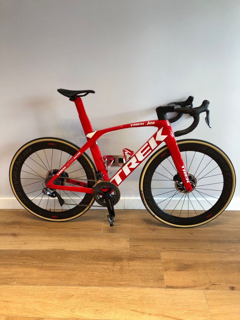 Used Trek Madone SLR 9 Disc 2019 2019 Road & Gravel, Rojo — image 1 of 7