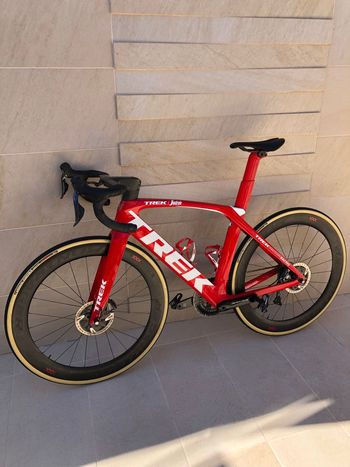 Used Trek Madone SLR 9 Disc 2019 2019 Road & Gravel, Rojo — image 6 of 7
