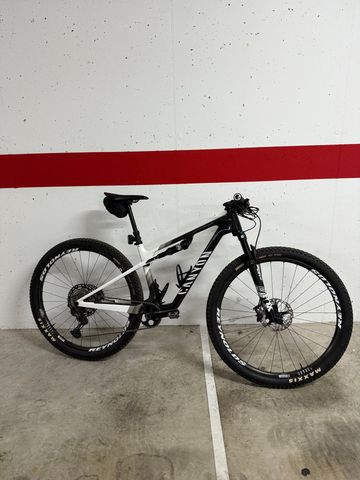 Brugt Canyon Lux World Cup CF 7 2022 2022 Mountainbike — billede 2 af 11