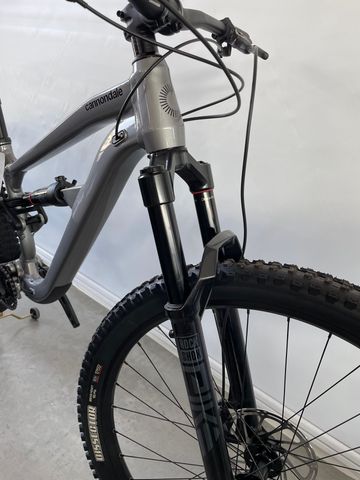 Cannondale Habit 3 2024 2024 Mountainbike usato, Grigio chiaro — immagine 2 di 4