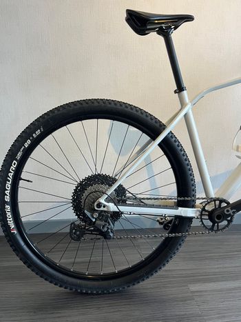 Orbea ALMA H30 2022 2022 Mountainbike usato, Bianco — immagine 3 di 7