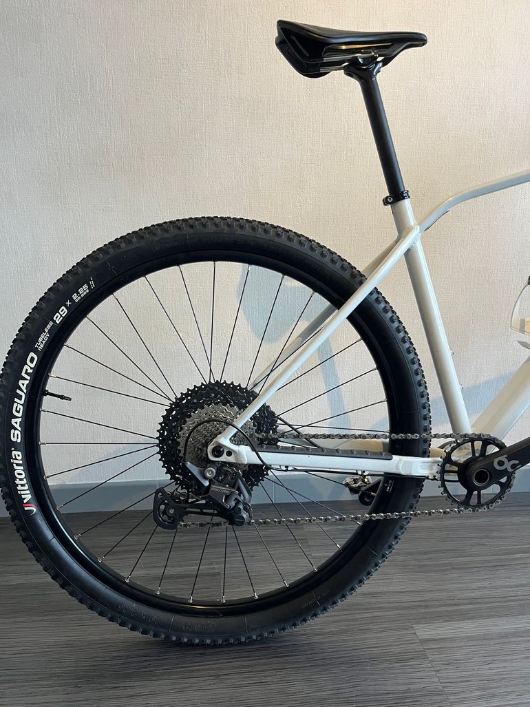 Orbea ALMA H30 2022 2022 Mountainbike usato, Bianco — immagine 3 di 7