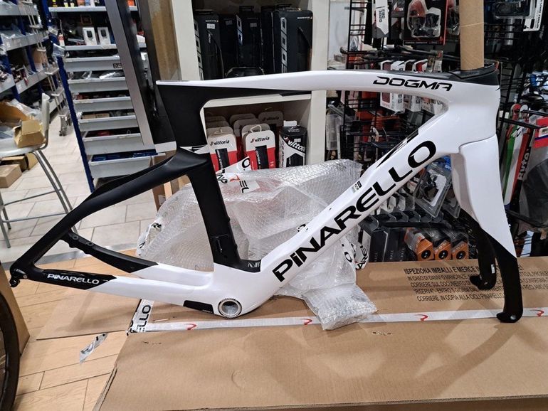 Pinarello Dogma F12 w/ PowerMeter (Size 56)