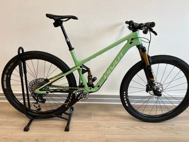 Used Pivot Mach 4 SL Team XX1 AXS 2024 Mountainbike, Green — image 1 of 8