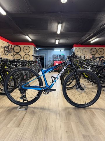 Used Trek Supercaliber 9.8 GX Gen 1 2022 2022 MTB