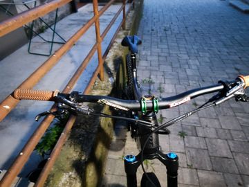 Used Giant Reign Shimano Deore XT 2020 Mountainbike, Light Gray — image 2 of 7
