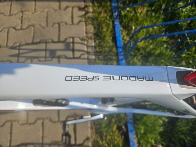 Used Trek Trek Madone SLR 6 disc Speed 2020 Road & Gravel, White — image 6 of 15