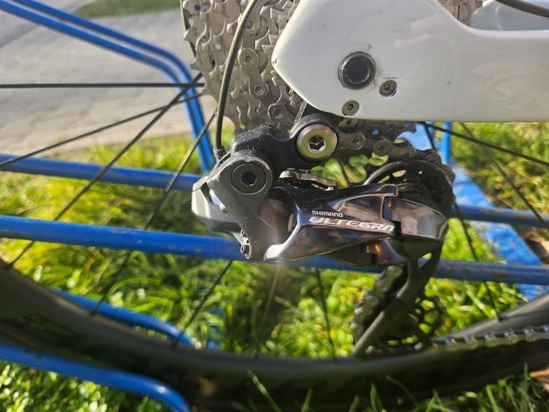 Used Trek Trek Madone SLR 6 disc Speed 2020 Road & Gravel, White — image 9 of 15