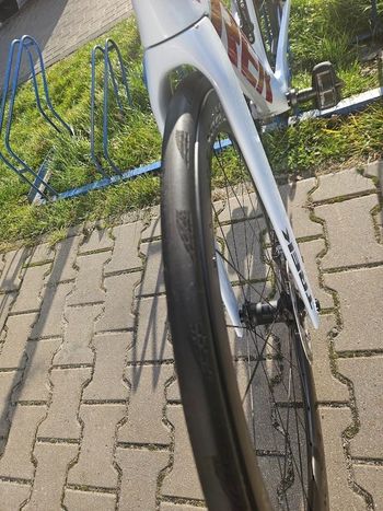 Used Trek Trek Madone SLR 6 disc Speed 2020 Road & Gravel, White — image 14 of 15