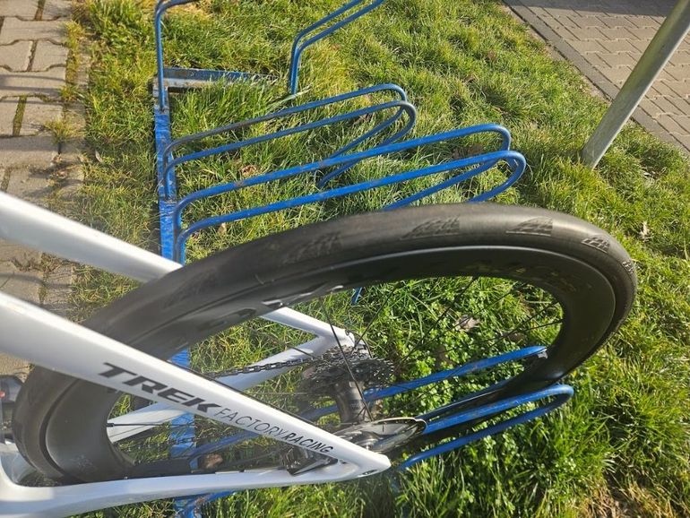 Used Trek Trek Madone SLR 6 disc Speed 2020 Road & Gravel, White — image 15 of 15