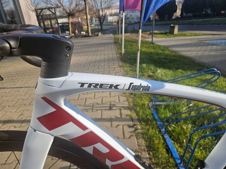 Used Trek Trek Madone SLR 6 disc Speed 2020 Road & Gravel, White — image 10 of 15