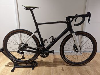 Used Scott Addict Gravel Tuned HMX 2022 Road & Gravel, Light Gray — image 1 of 6