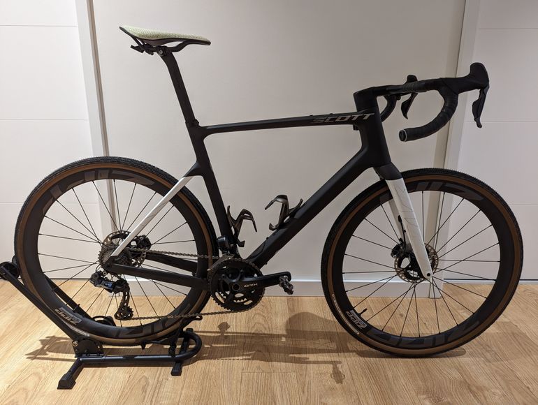 Used Scott Addict Gravel Tuned HMX 2022 Road & Gravel, Light Gray — image 1 of 6