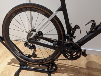 Used Scott Addict Gravel Tuned HMX 2022 Road & Gravel, Light Gray — image 2 of 6