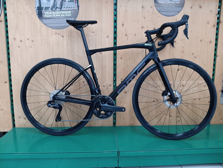 Used BMC Roadmachine THREE 2022 2022 Road & Gravel, Black — image 1 of 3
