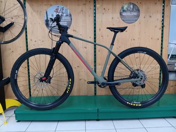 Tweedehands Orbea ALMA M20 2022 2022 Mountainbike — afbeelding 2 van 3