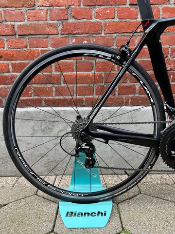 Used Bianchi Oltre XR3 CV Full Carbon/Shimano 105/Disc/Size 55/Fulcrum/Good Condition! 2020 Road & Gravel, Black — image 2 of 14