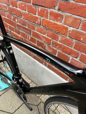 Used Bianchi Oltre XR3 CV Full Carbon/Shimano 105/Disc/Size 55/Fulcrum/Good Condition! 2020 Road & Gravel, Black — image 8 of 14