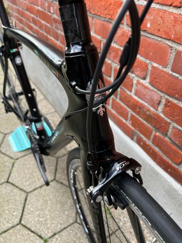 Used Bianchi Oltre XR3 CV Full Carbon/Shimano 105/Disc/Size 55/Fulcrum/Good Condition! 2020 Road & Gravel, Black — image 6 of 14