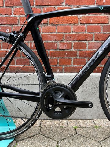 Used Bianchi Oltre XR3 CV Full Carbon/Shimano 105/Disc/Size 55/Fulcrum/Good Condition! 2020 Road & Gravel, Black — image 3 of 14