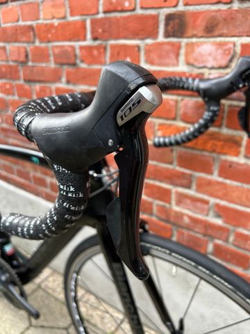 Used Bianchi Oltre XR3 CV Full Carbon/Shimano 105/Disc/Size 55/Fulcrum/Good Condition! 2020 Road & Gravel, Black — image 5 of 14