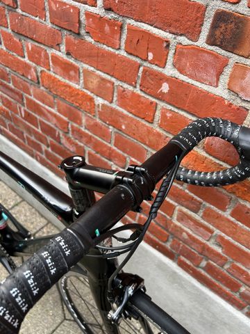 Used Bianchi Oltre XR3 CV Full Carbon/Shimano 105/Disc/Size 55/Fulcrum/Good Condition! 2020 Road & Gravel, Black — image 7 of 14