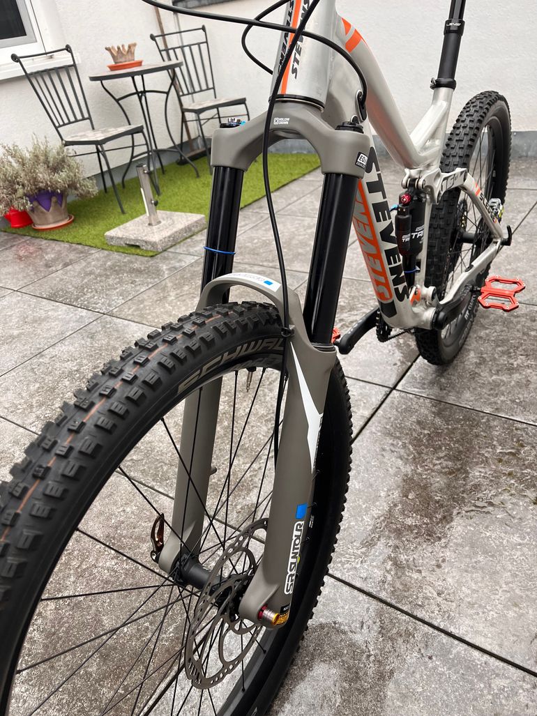 Used Stevens Sledge Max 2018 Mountainbike, Light Gray — image 7 of 15