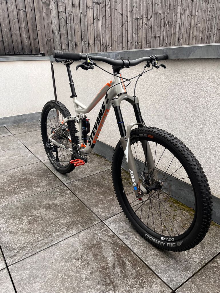 Used Stevens Sledge Max 2018 Mountainbike, Light Gray — image 1 of 15