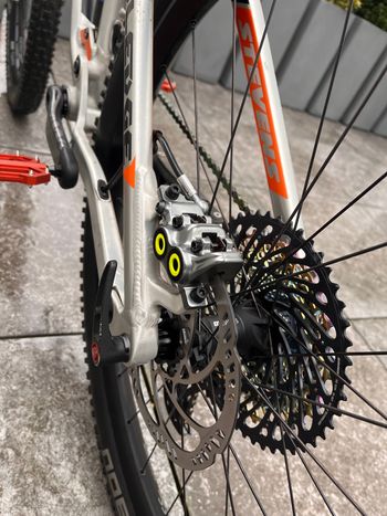 Used Stevens Sledge Max 2018 Mountainbike, Light Gray — image 2 of 15