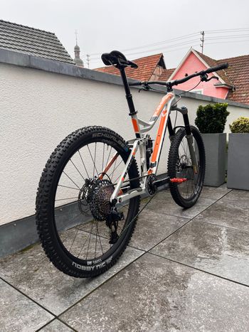 Used Stevens Sledge Max 2018 Mountainbike, Light Gray — image 4 of 15